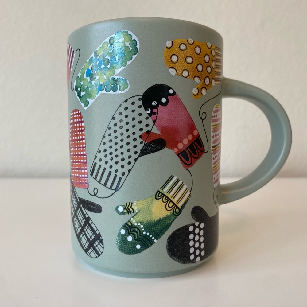 Starbucks 2017 Mug Winter Mittens Holiday Christmas 12oz Coffee Cup